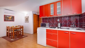 Kühlschrank, Kochgeschirr/Geschirr/Besteck