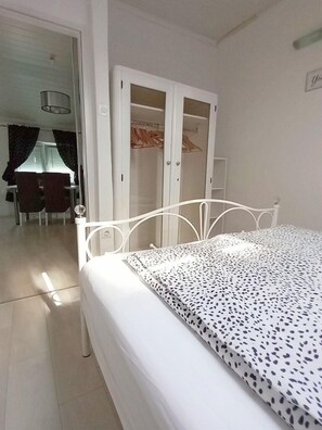 2 bedrooms, Internet, bed sheets