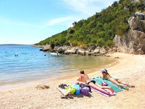 On the beach - Apartments Mirko, (11848), Vinišće, hr (Vinišce)