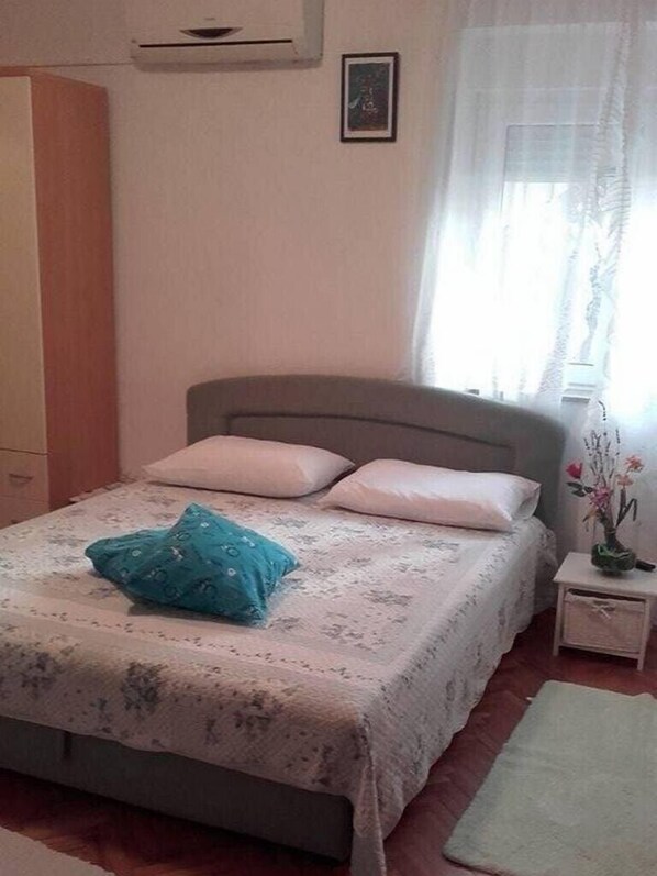 1 bedroom, internet, bed sheets