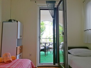 2 chambres, fer et planche à repasser, accès Internet, draps fournis