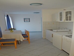 Kühlschrank, Kochgeschirr/Geschirr/Besteck