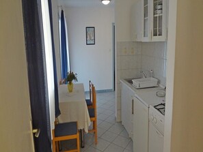 Kühlschrank, Kochgeschirr/Geschirr/Besteck