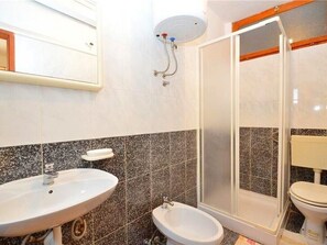 Shower - Apartments Ivan, (13922), Mali Lošinj, hr (Mali Lošinj)