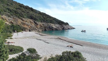 Una spiaggia nelle vicinanze