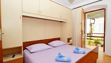 1 makuuhuone, silitysrauta/-lauta, internet, vuodevaatteet