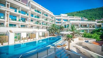 Indoor pool, outdoor pool