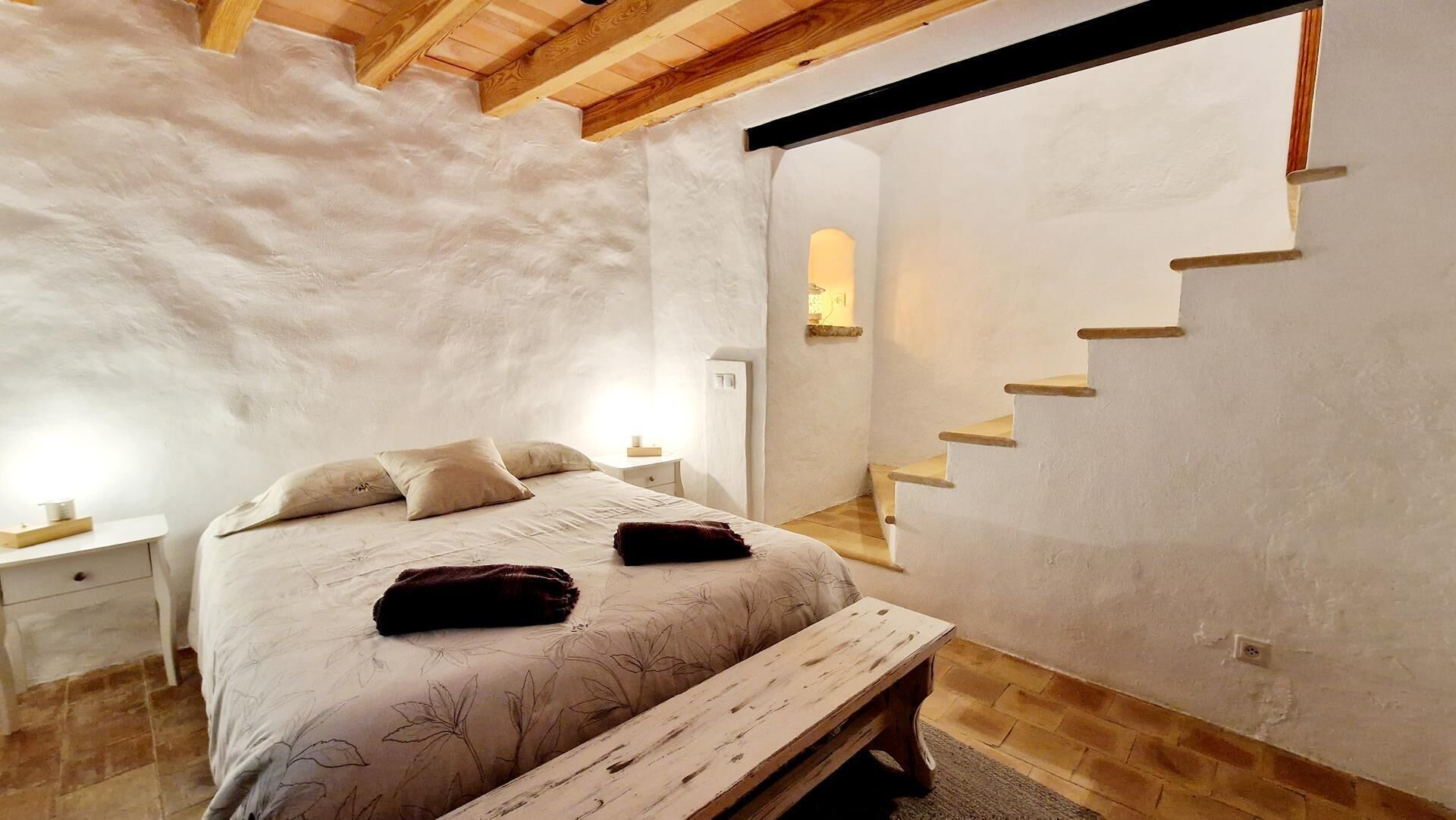 3 bedrooms, desk, iron/ironing board, travel cot