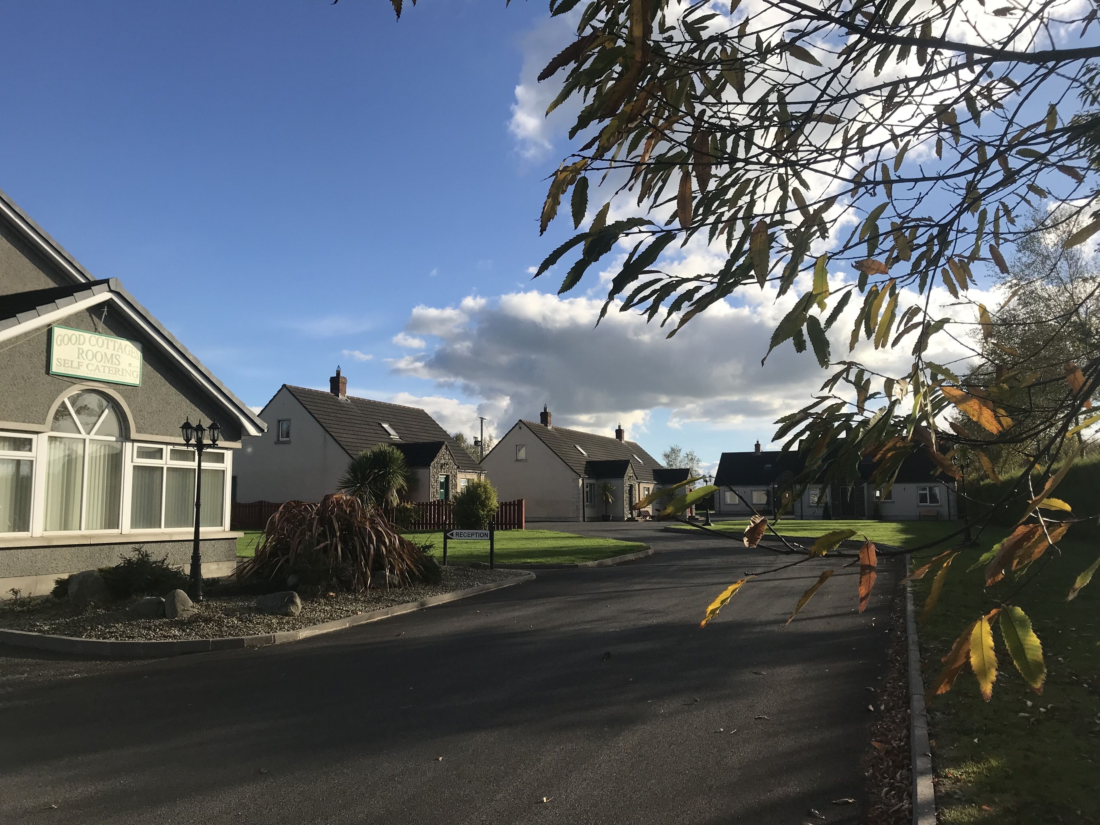 Chalet near Moira, 20 mins Belfast, free WiFI/Parking, super location for NI