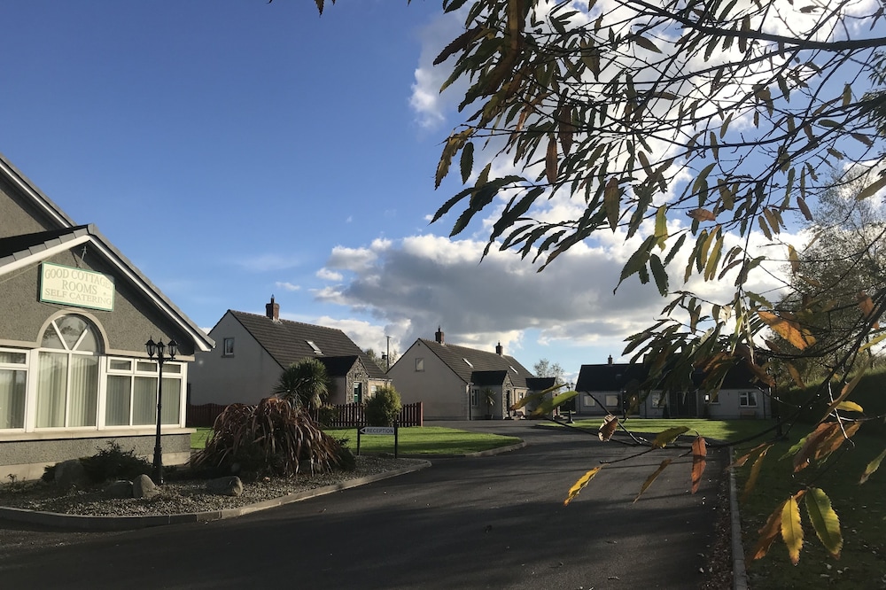 Chalet near Moira, 20 mins Belfast, free WiFI/Parking, super location for NI