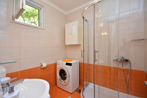 Bathtub