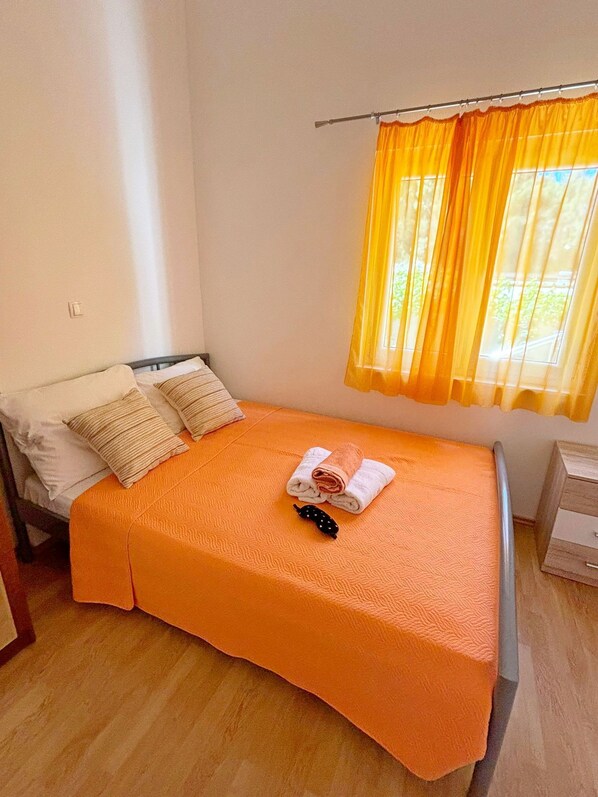 2 bedrooms, Internet, bed sheets