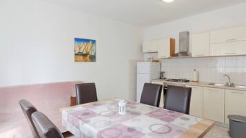 Kühlschrank, Kochgeschirr/Geschirr/Besteck