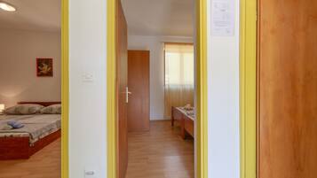 2 habitaciones, acceso a internet y ropa de cama