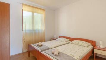 2 habitaciones, acceso a internet y ropa de cama