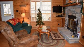 Cabin, 1 King Bed (Bear's Den) | Living room