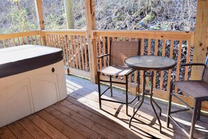 Kabin, 1 Tempat Tidur King (Bear's Den) | Halaman properti