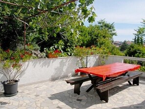 Outdoor dining - Apartments Marija, (2012), Krk, hr (Krk)