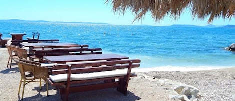 Una spiaggia nelle vicinanze