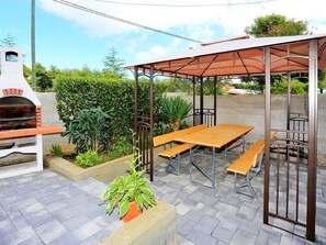 Outdoor dining - Apartments Dragica, (15737), Bibinje, hr (Bibinje)