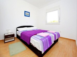 1 bedroom, Internet, bed sheets - Apartments Dragica, (15737), Bibinje, hr (Bibinje)