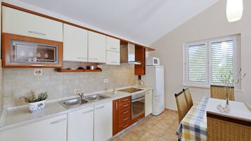 Frigorifero, microonde, pentole/stoviglie/utensili