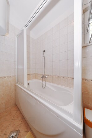 Bathtub