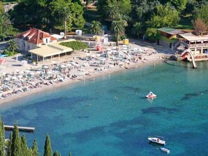 Una spiaggia nelle vicinanze