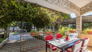 Outdoor dining - Apartments Marko, (14296), Porec, hr (Porec)