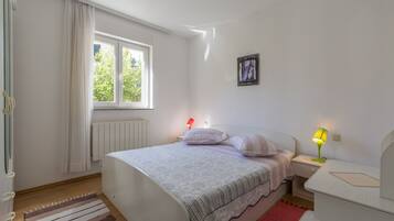 1 makuuhuone, silitysrauta/-lauta, internet, vuodevaatteet