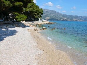 Una spiaggia nelle vicinanze