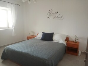 2 bedrooms, Internet, bed sheets