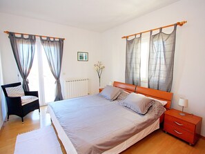 2 bedrooms, Internet, bed sheets