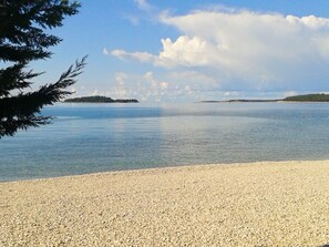 Beach nearby - Apartments Miljenko, (14697), Valbandon, hr (Valbandon)