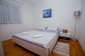 1 bedroom, internet, bed sheets - Apartments Marija, (13234), Banjol, hr (Banjol)