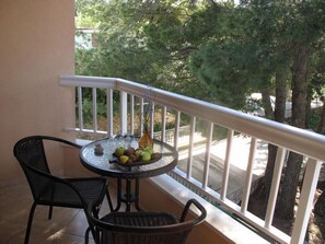 Outdoor dining - Apartments Antonija, (12171), Stari Grad, hr (Stari Grad)