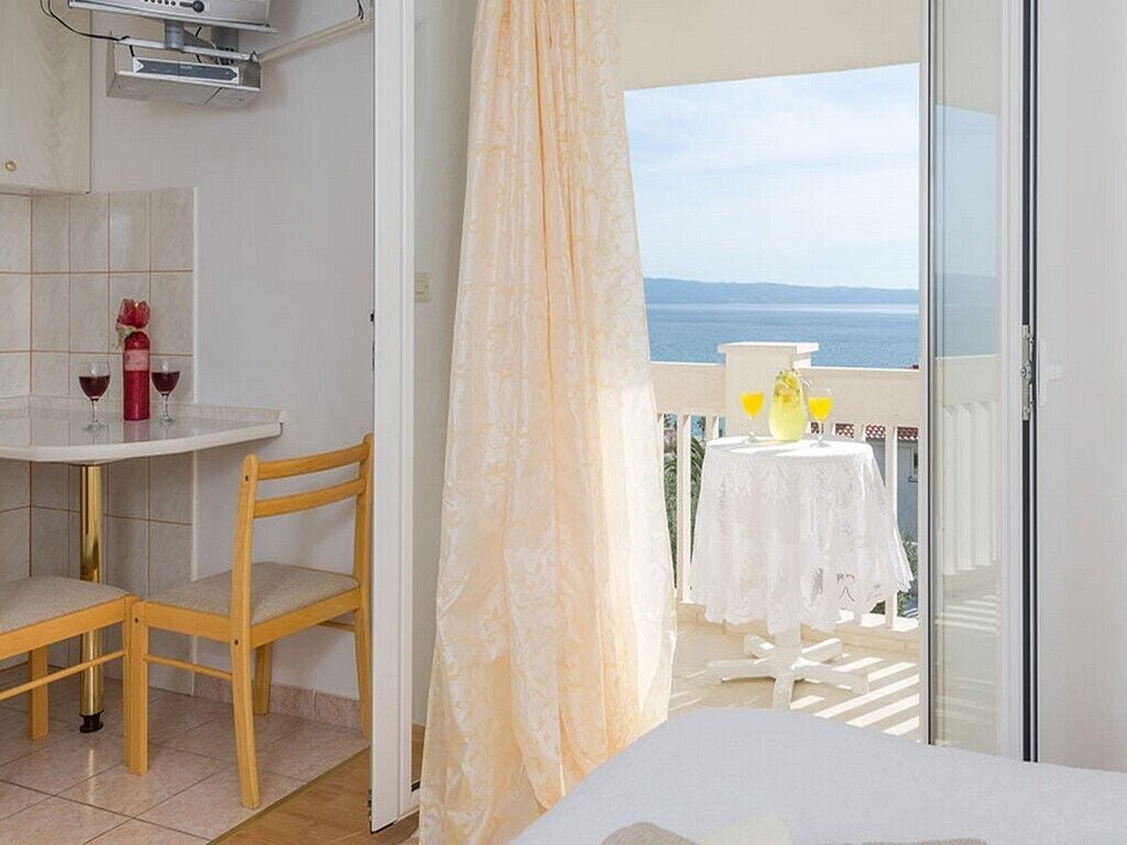 1 bedroom, internet, bed sheets