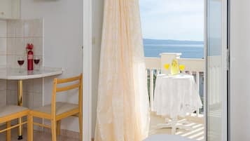 1 bedroom, internet, bed sheets