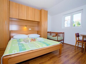 2 quartos, acesso à internet, roupa de cama