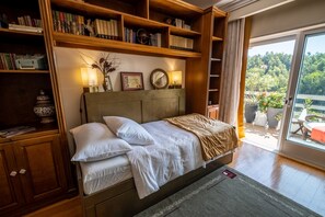 3 bedrooms, in-room safe, desk, iron/ironing board
