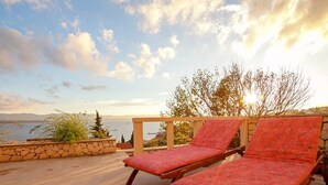 Property grounds - Holiday home Dorothea, (14683), Bol, hr (Bol)