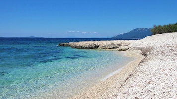 Una spiaggia nelle vicinanze