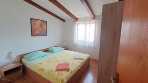 1 bedroom, internet, bed sheets