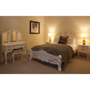 5 chambres, fer et planche à repasser, Wi-Fi, draps fournis