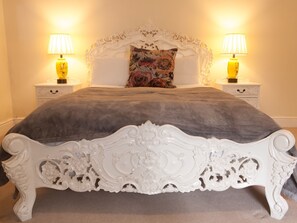 5 chambres, fer et planche à repasser, Wi-Fi, draps fournis