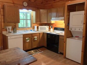 Cabin, 1 King Bed (The Poplar) | Living room - The Poplar (Townsend)