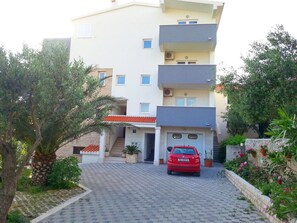 Exterior - Apartments Velimir, (13846), Makarska, hr (Makarska)