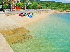 Beach nearby - Apartments Jasmin, (14370), Barbat, hr (Barbat)