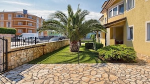 Property grounds - Apartments Anton, (13975), Premantura, hr (Premantura)