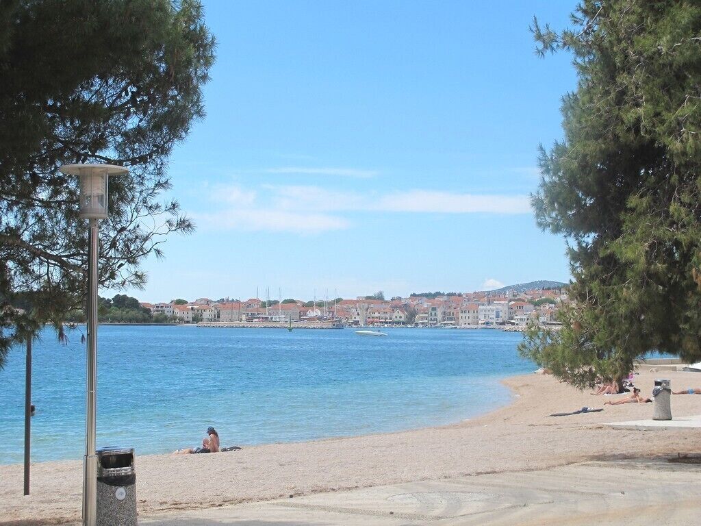 Una spiaggia nelle vicinanze